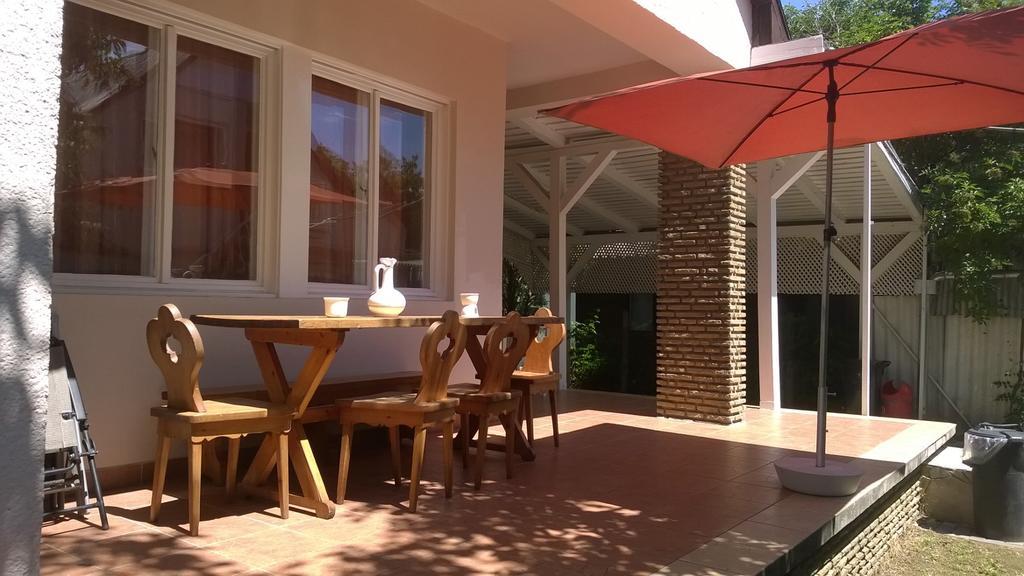 Eva Vendeghaz Villa Балатонлеле Екстериор снимка
