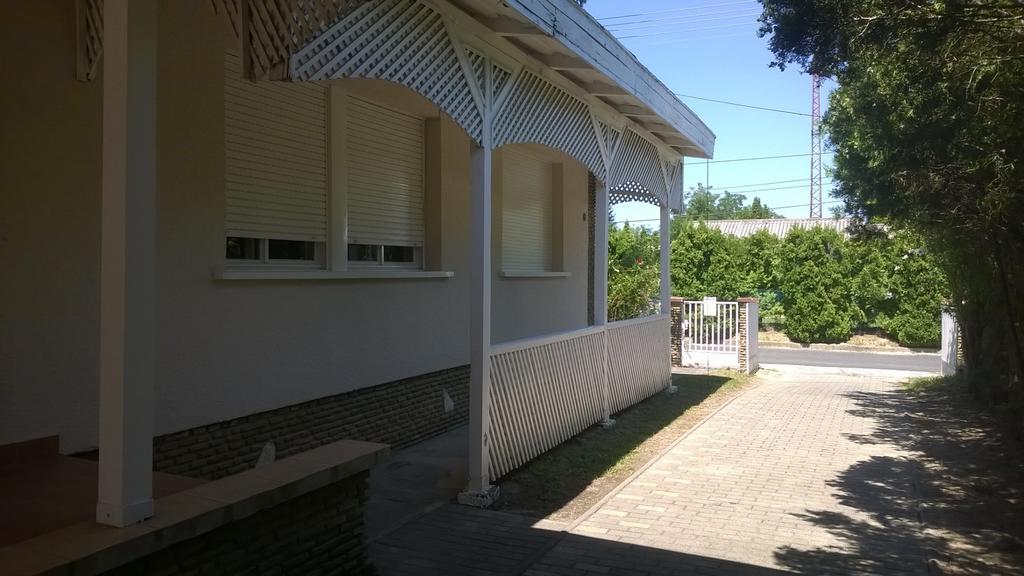 Eva Vendeghaz Villa Балатонлеле Екстериор снимка